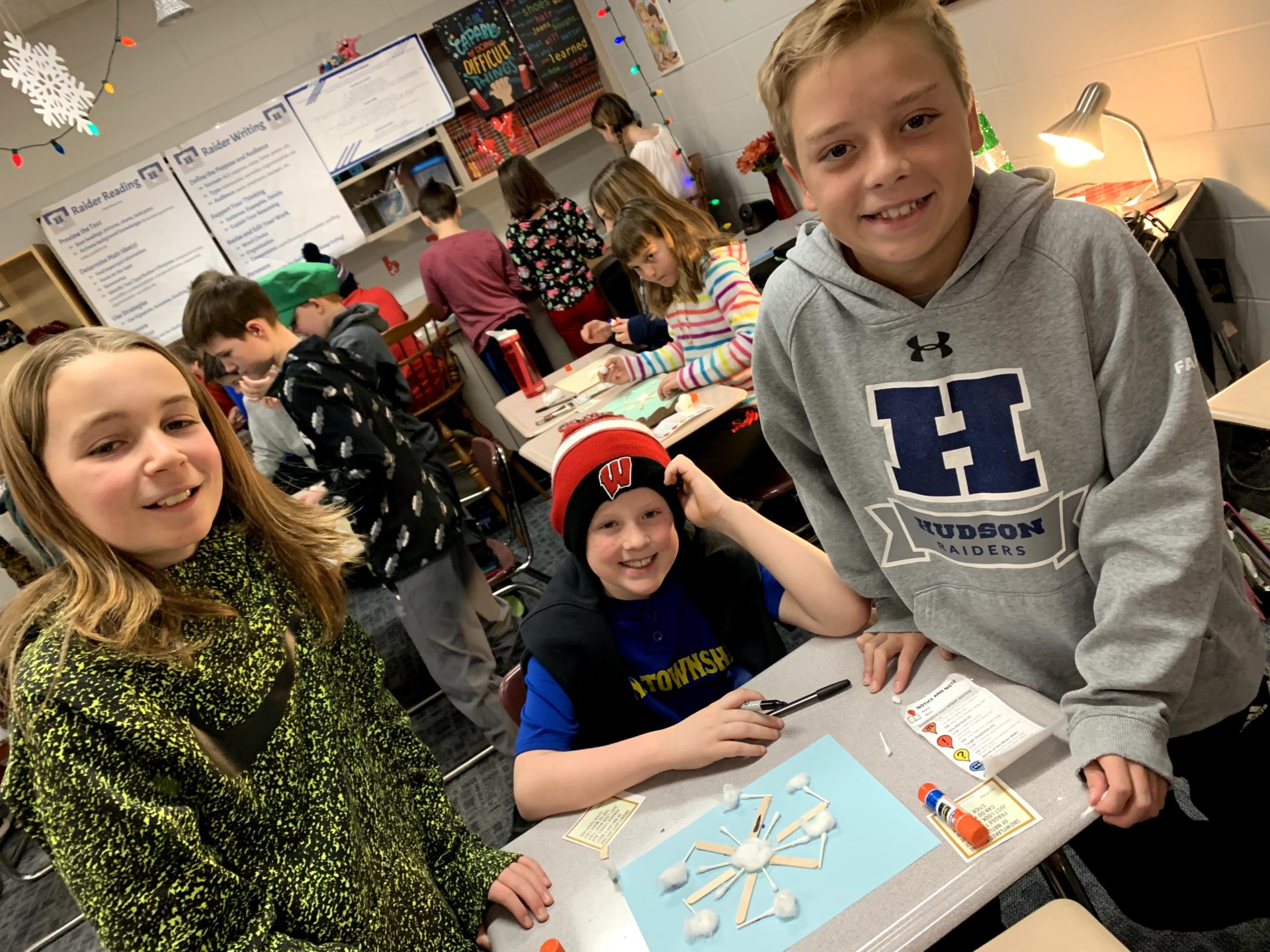 Middle School Hosts 4th Grade Book Buddies - Hudson Schools